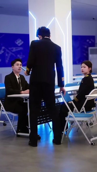 (87) On the eve of the wedding, the man who had disappeared for 8 years appeared again, easily disturbing her heart, which took her 8 years to slowly soothe, she desperately escaped the marriage for him, just to get closer to the love she once longed for