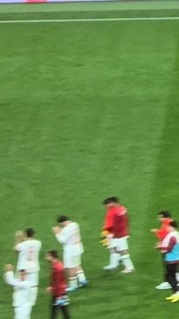 Brahim líder indiscutible de Marruecos: el más aclamado y tirando de sus compañeros para saludar a los fans