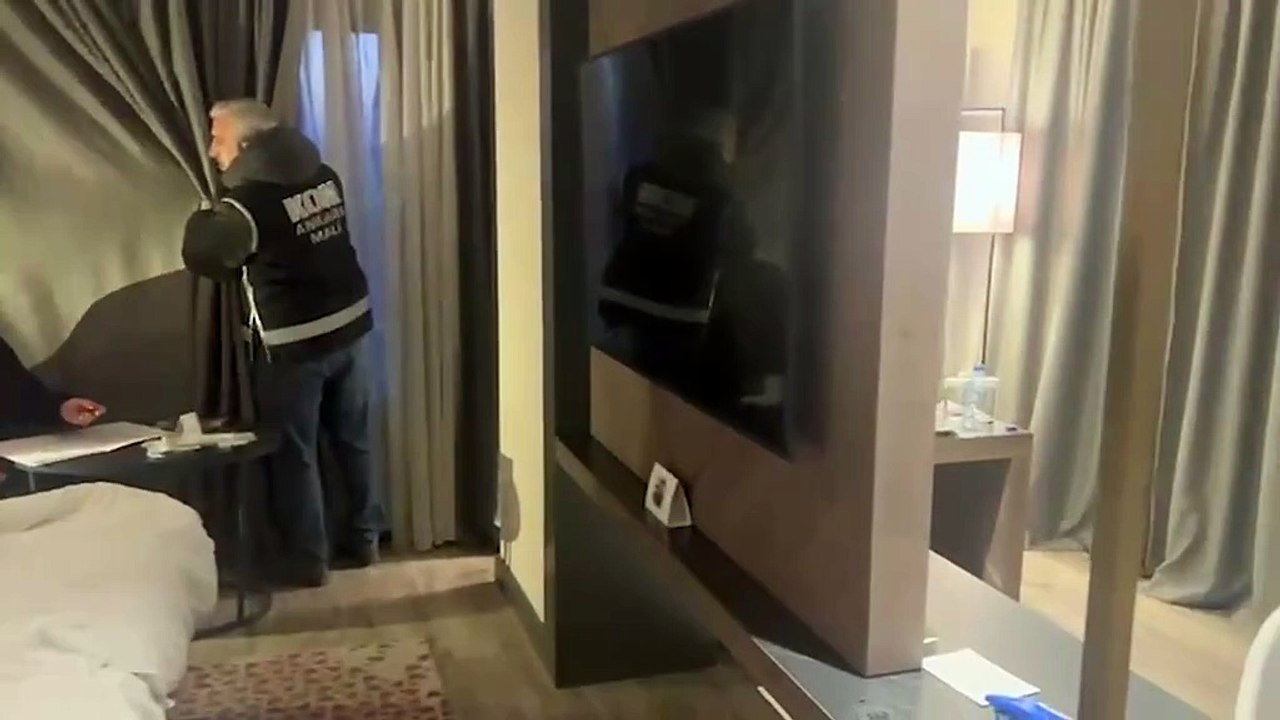 Rüşvet operasyonunda gözaltına alınmıştı... CHP'li Uşak Belediye Başkanı 21 yaşındaki personelle otelde basıldı!