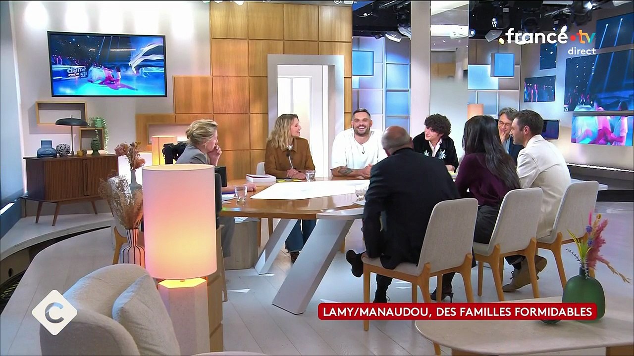 Florent Manaudou, les larmes aux yeux, dans C à vous.