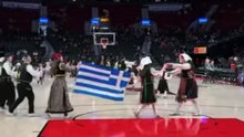 Χαμός στο NBA: Ελληνικό γλέντι με Αναστασία και φόντο τον Αντετοκούνμπο