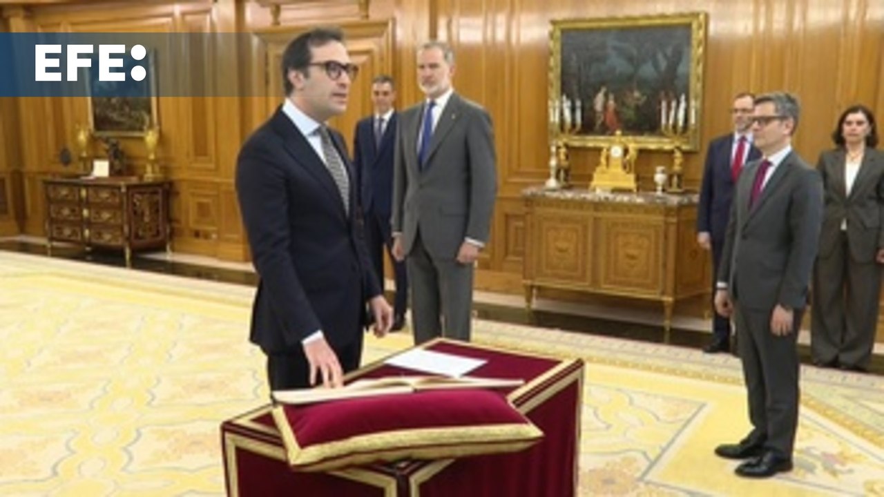 Carlos Cuerpo y Arcadi España prometen sus cargos de vicepresidente y ministro ante el rey