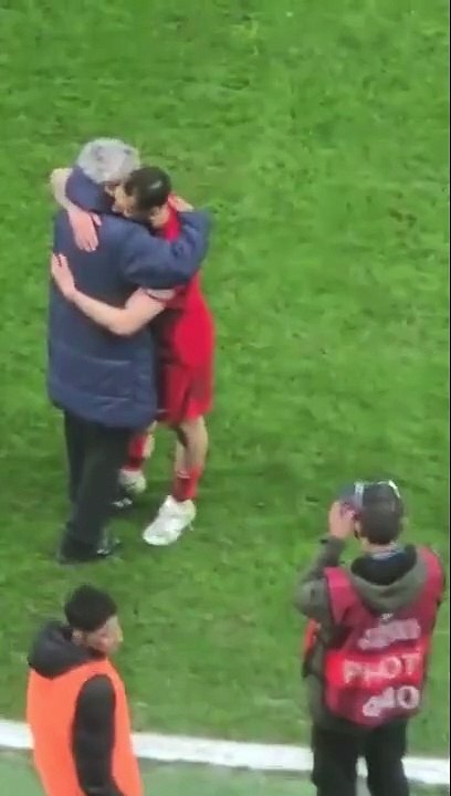 Hakan Çalhanoğlu ve Lucescu'nun duygusal anları