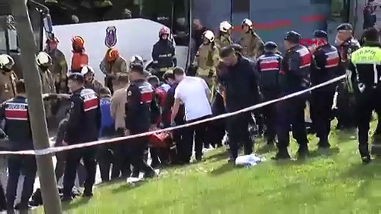 TEM Otoyolu'nda korkutan kaza! 4 cezaevi aracı birbirine girdi: 17 yaralı