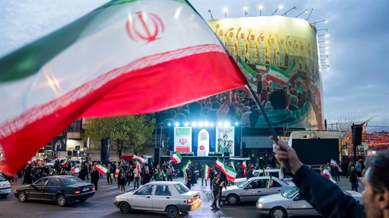 Trump Extends Energy Hit Pause, Claiming Iran Request