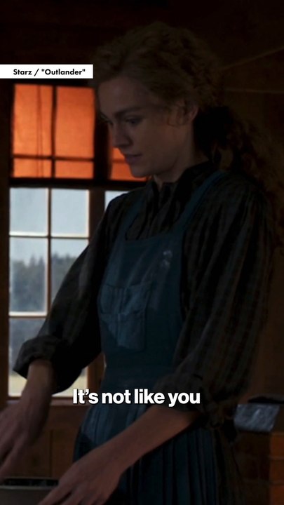 Caitriona Balfe & Sophie Skelton on 'Outlander' scene