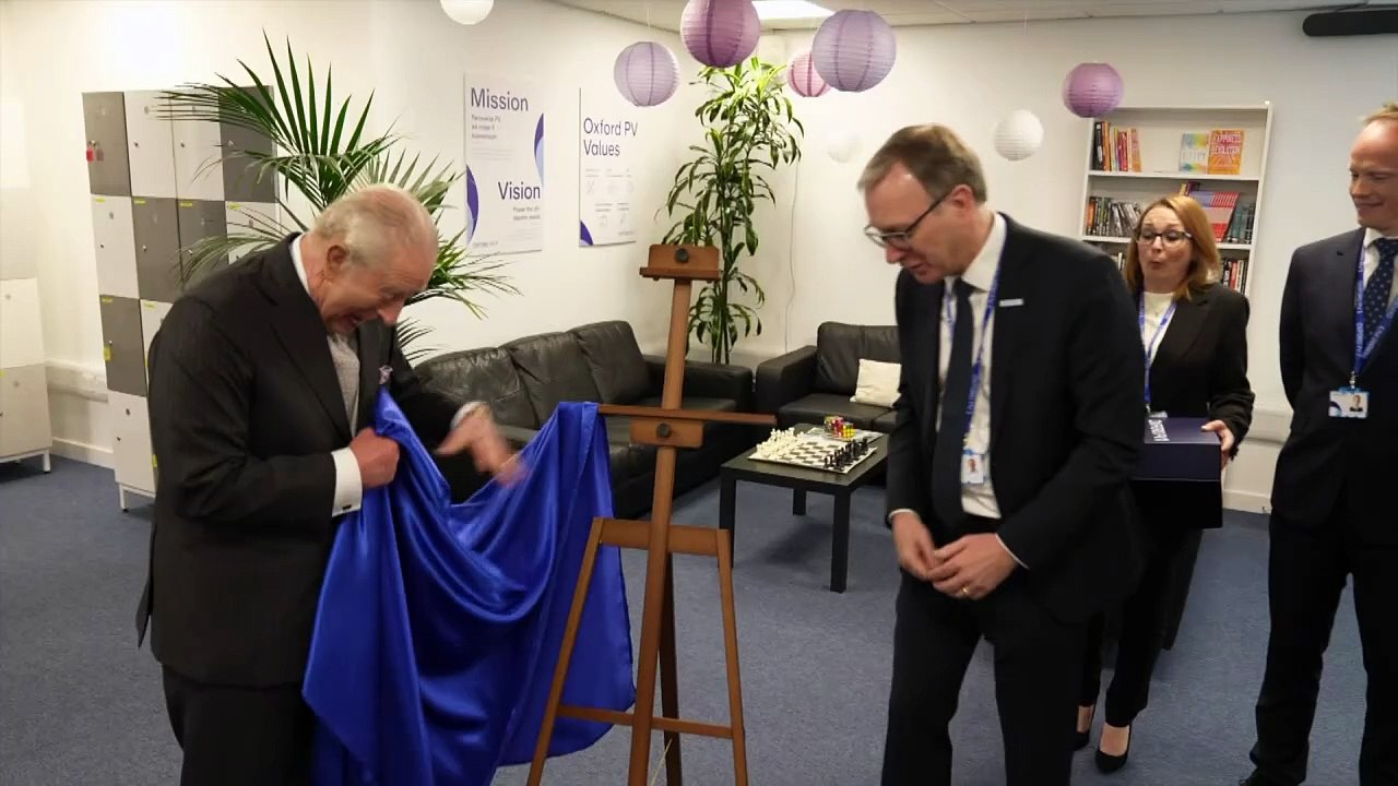 The King knocks plaque during unveiling
