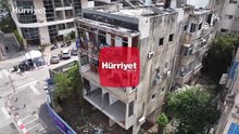 İran misilleme füzelerinin isabet ettiği Tel Aviv’de bir binada oluşan hasar görüntülendi