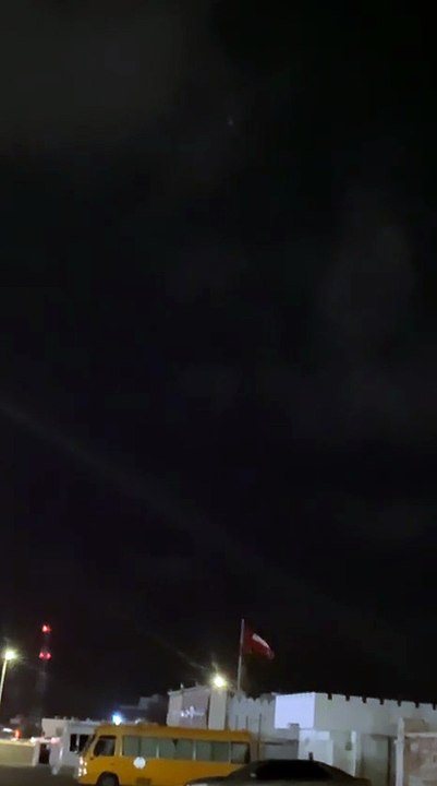شاهد بالفيديو.. بداية البرق و إنتشار السحب ولاي...