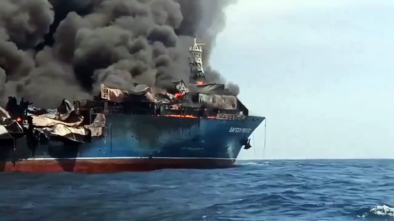 🇮🇷💥 L’Iran détruit un autre pétrolier qui tentait de traverser le détroit d’Ormuz sans autorisation. 🚢🔥