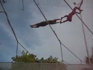 Trapeze reverse singlekneehang catch