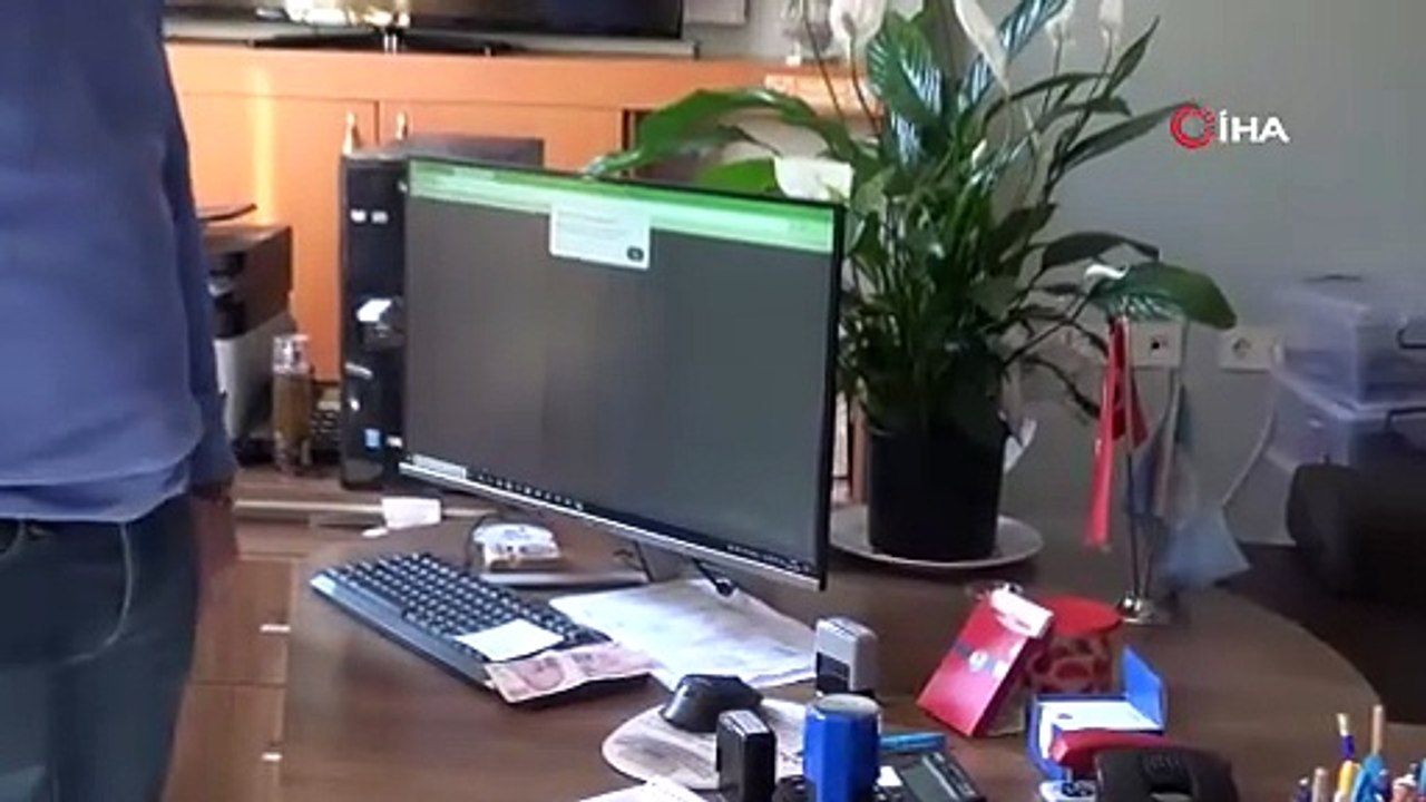 Okul koridorunda para buldu, aklına ilk gelen hadisle öğretmenler odasının yolunu tuttu