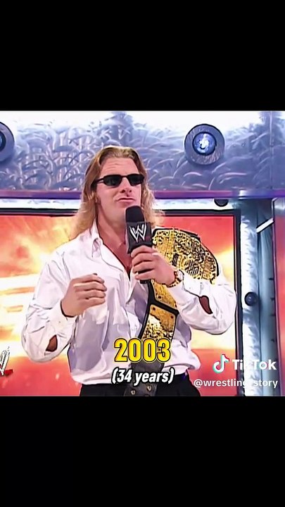 WWE TRIPLE H TRANSFORMACION