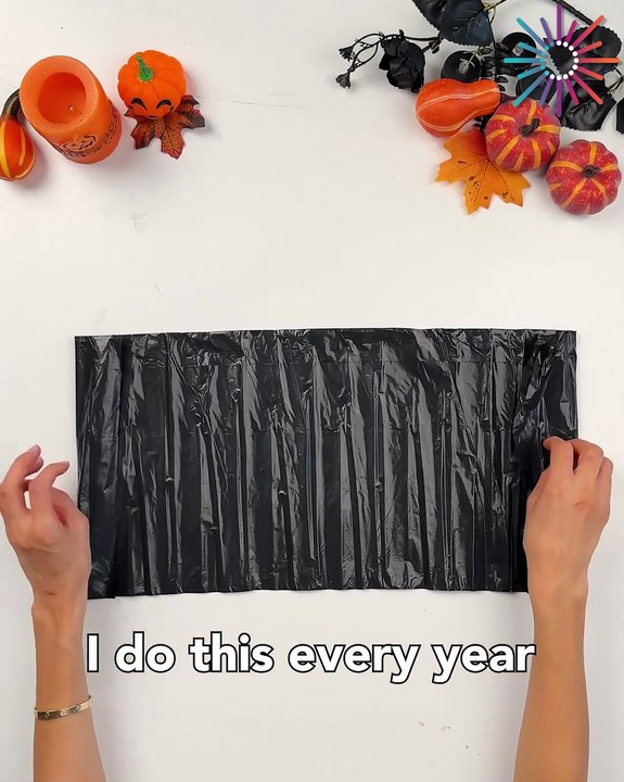 Spider web decor straight out of trash🕸️🕷️