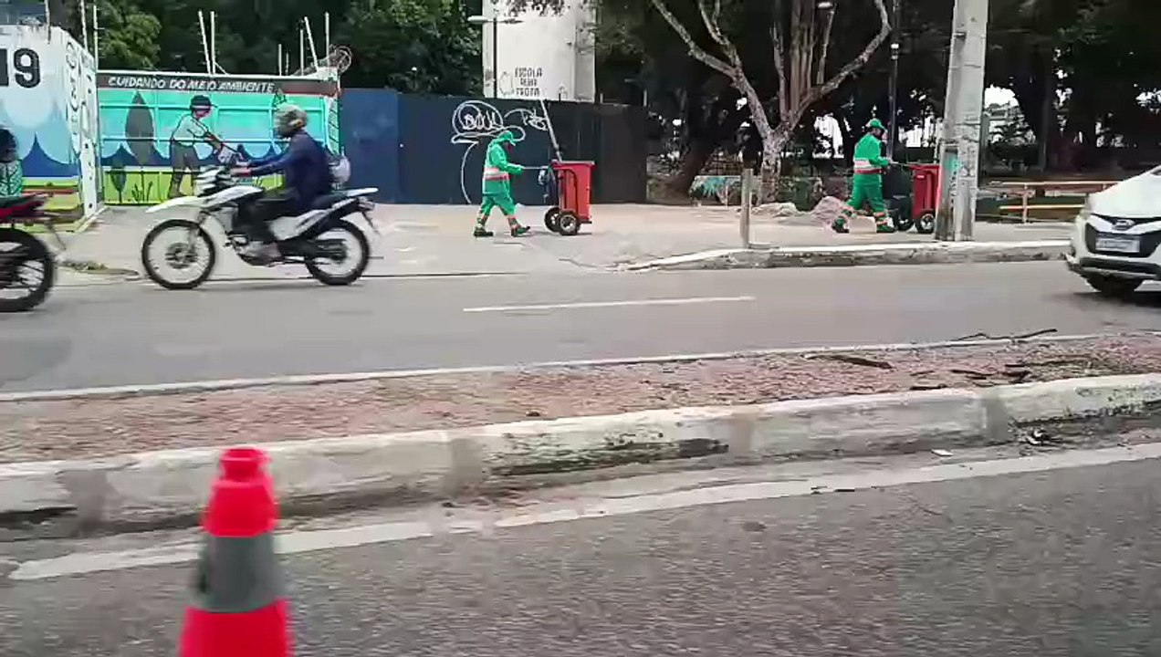 Colisão na Avenida Dom Manuel, em Fortaleza, deixa feridos e motorista detido