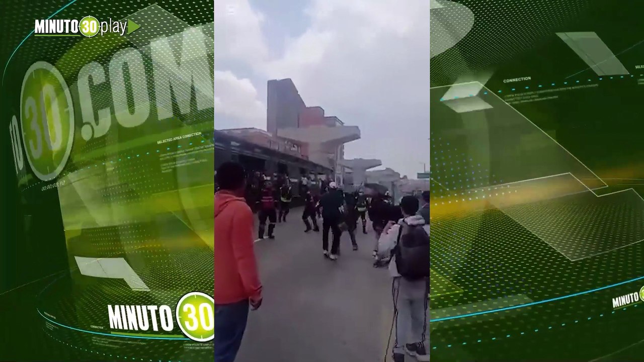 A punta de rejo agarraron a vigilantes por frenar a los colados del TransMilenio en la Av. Caracas