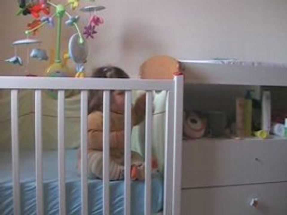 Rachel se met debout 1 sur 3