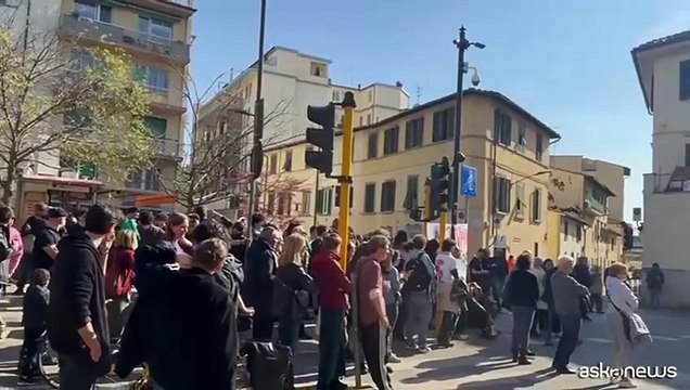 Firenze, fischi e cori contro FnV: Vannacci un ti si vole