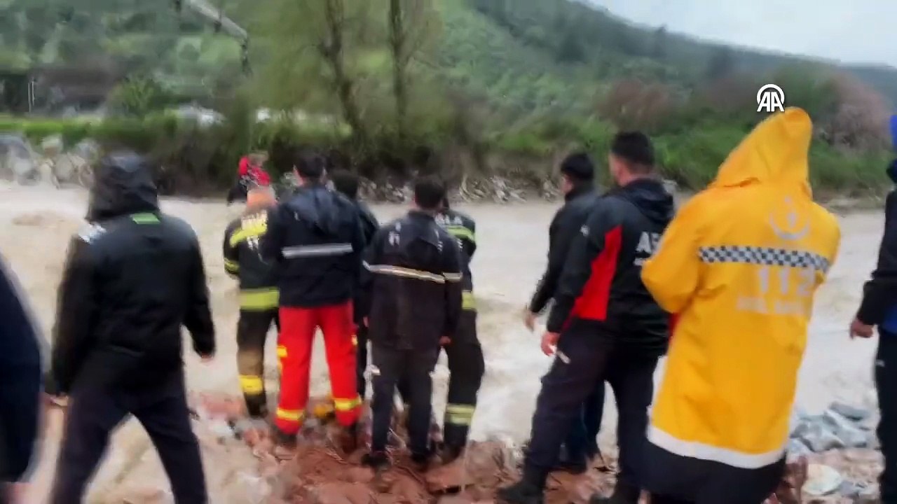 Muğla'da otomobil sele kapıldı: Bir kişi kurtarılamayarak yaşamını yitirdi