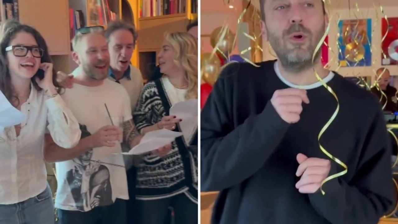 Il video della festa «special» per i 46 anni di Cremonini: gli invitati (tra cui Valentino Rossi) cantano «We are the world»