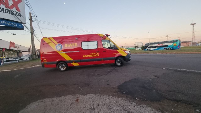 Motociclista fica ferido após colisão e motorista foge sem prestar socorro em Cascavel