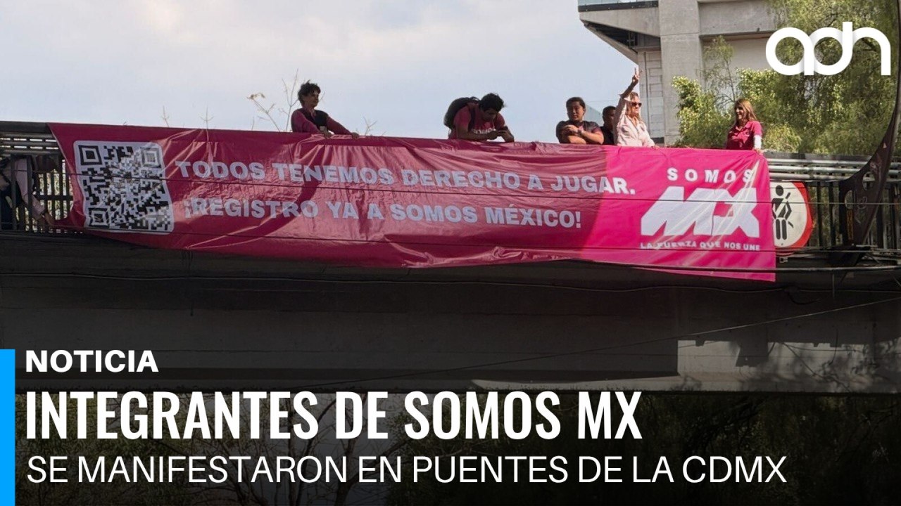 Integrantes de Somos MX se manifestaron en puentes peatonales de la CDMx