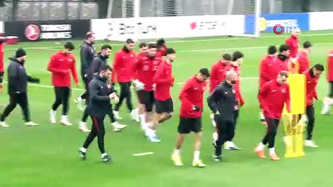 A Milli Futbol Takımı, yağmur altında çalıştı