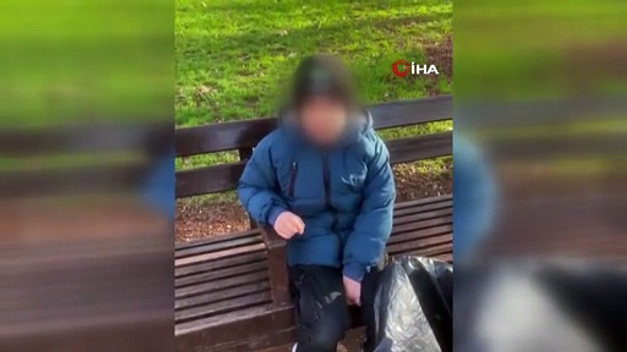 Küçük oğluyla birlikte çalışan temizlik işçisi duygulandırdı