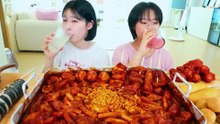 ASMR MUKBANG| Eating Spicy Tteokbokki with my friend. Seasoned Chicken, Kimbap Eating