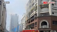 台南安平公寓驚傳爆炸聲、火煙 消防急灌救疏散35人