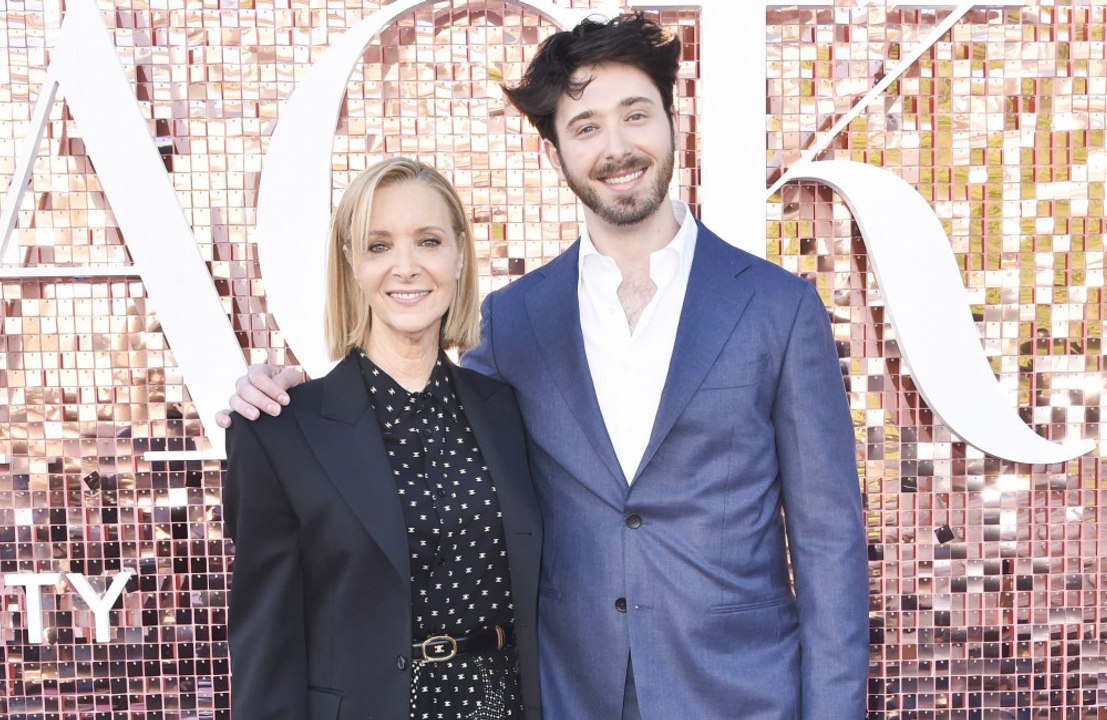 Crew members left confused when Lisa Kudrow hugged son Julian Murray Stern on The Comeback set