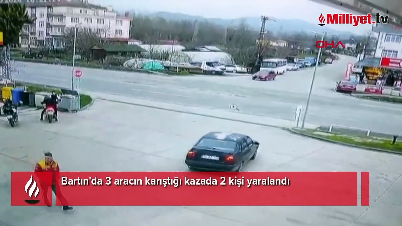Bartın'da 3 aracın karıştığı kaza kamerada