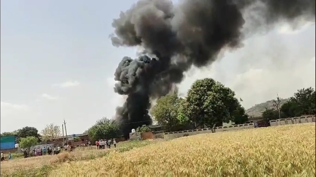 बहरोड़ में रुई के गोदाम में आग