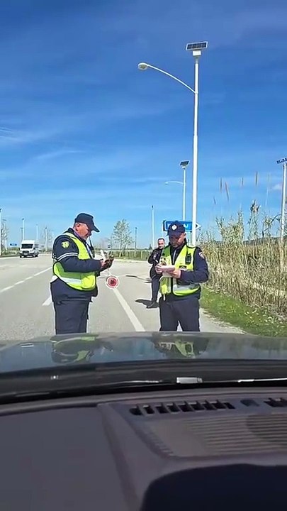 Baçi: Fermerët në Frakull drejt falimentit. Policia me gjoba, prodhimi i luleshtrydhes po kalbet