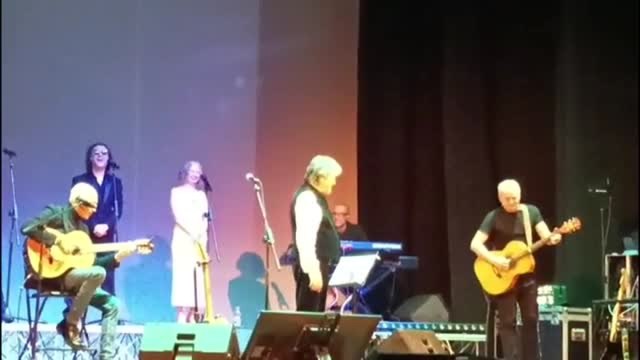 L'omaggio di Drupi e Mario Maglione a Mia Martini sulle note di “Reginella”