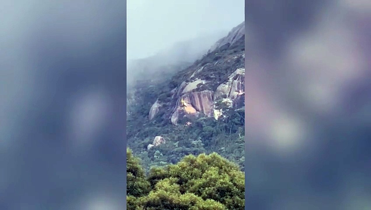 Homem cai durante escalada no Morro do Anhangava e é resgatado por helicóptero