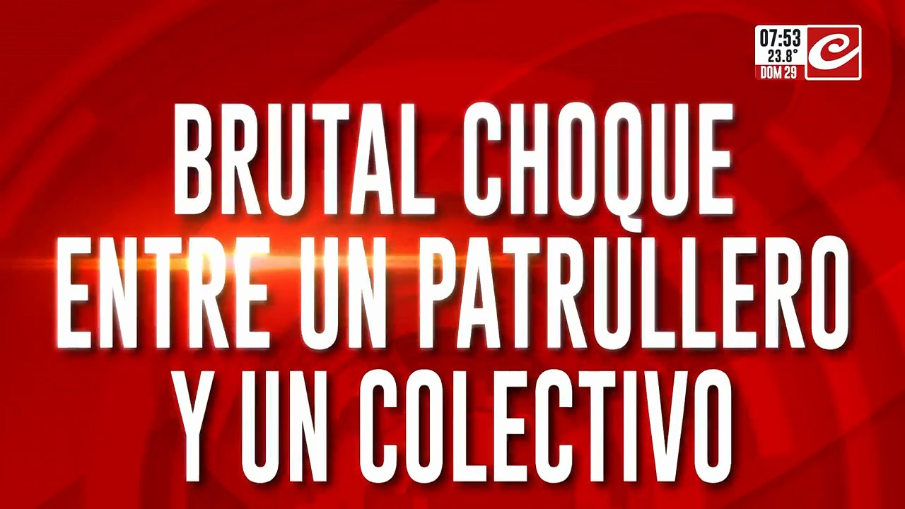 Brutal choque entre un patrullero y un colectivo
