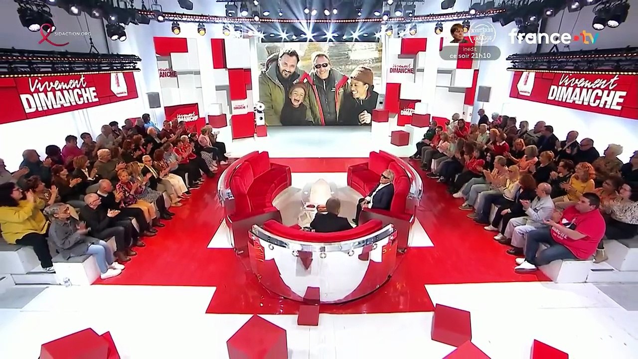 Gilbert Montagné sur le plateau de Vivement dimanche sur France 3.