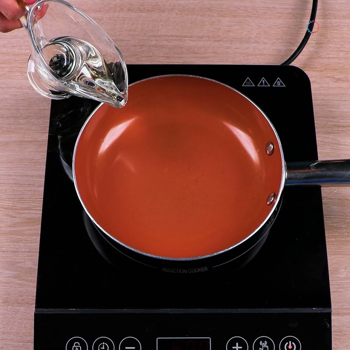 The genius egg frying method🍳
