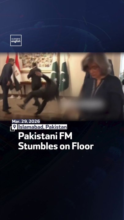 Pakistani FM Stumbles On Floor