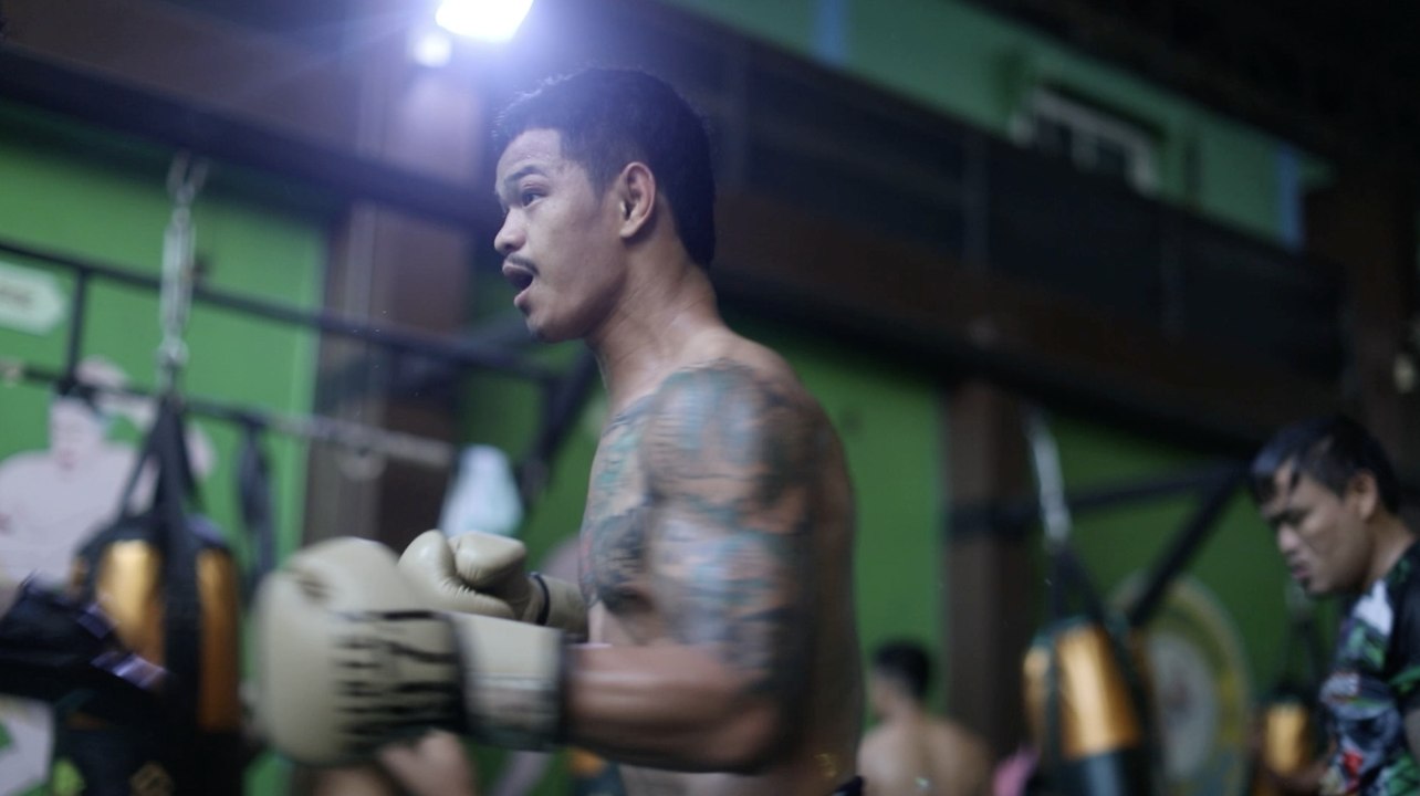 Kongthoranee trains before his fight