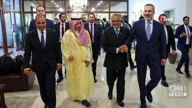 Pakistan'da kritik zirve: Dışişleri Bakanı Hakan Fidan, dörtlü toplantıya katıldı