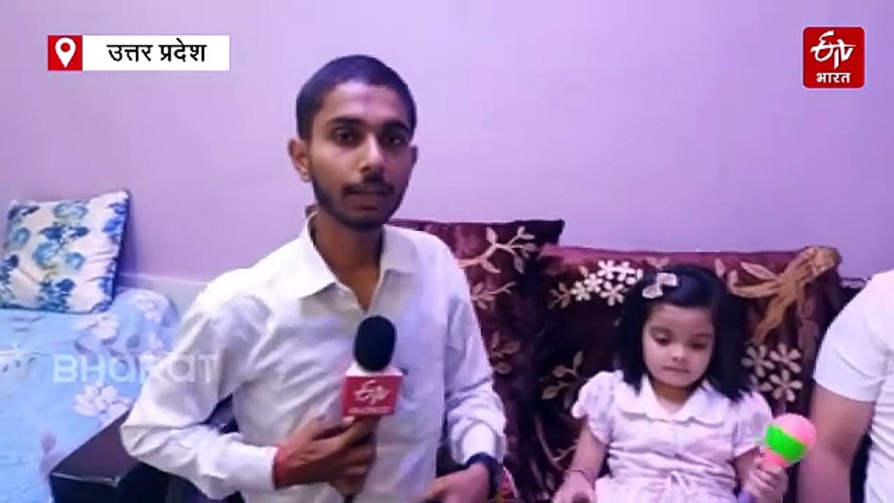 CM योगी को 4 साल की यशश्विनी ने गिफ्ट किया 'बुलडोजर'; खिलौना देखकर मुस्कुराए, पिता बोले- "पांच बार मिल चुकी है बेटी"