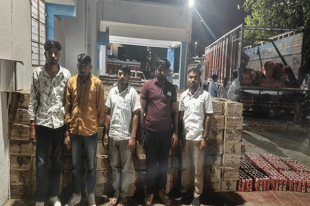 Video News: बनासकांठा जिले में 1 करोड़ की शराब जब्त, बाड़मेर के पांच आरोपी गिरफ्तार