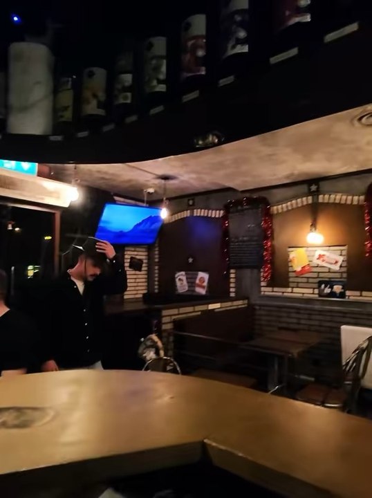 Un client me demande de lui servir toutes les boissons de mon bar