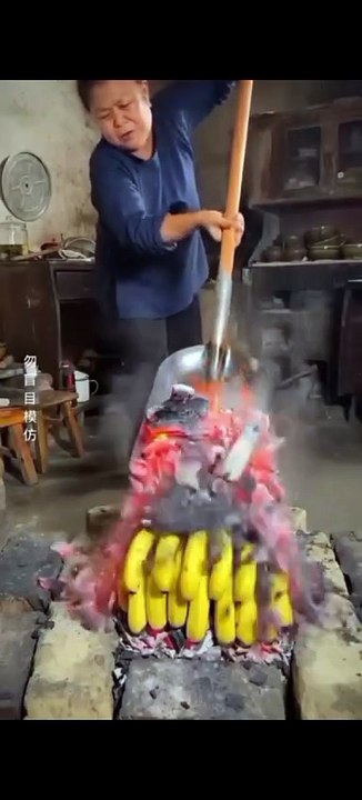 😲 “Bananas in China are living a different life!”