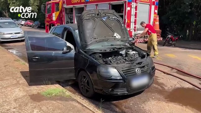 Carro pega fogo e mobiliza bombeiros na região do Lago