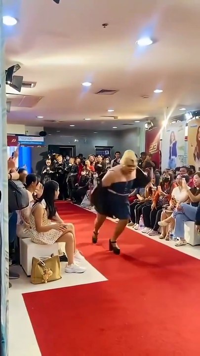Try Not To Laugh: Epic Model Runway Fails Compilation 2026 🤣
