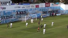 Julián López, a los 5 minutos del primer tiempo, marca el gol de Central Norte ante Gimnasia en el clásico