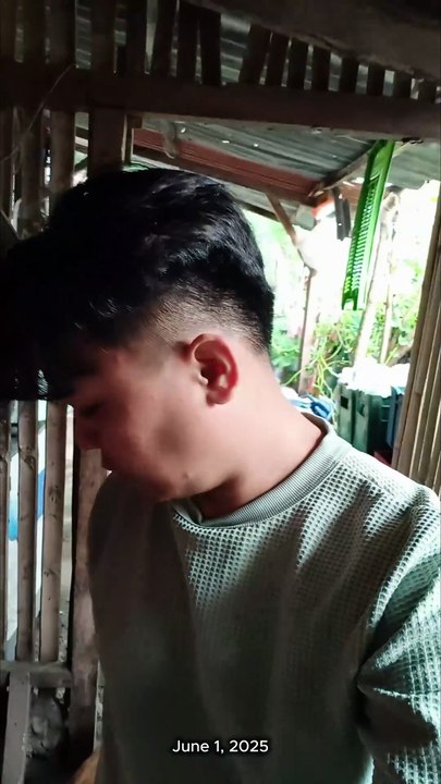 Mao pay pagmata ni Mike, then migawas siya mipalit ug kwekwek.